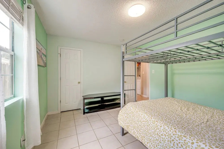 Room 5 of 16