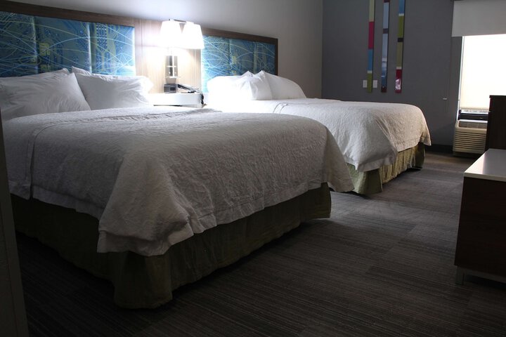 2 Queen Beds with Refrigerator, Microwave (1 of 6)
