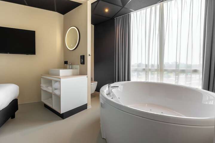 Room 8 of 8