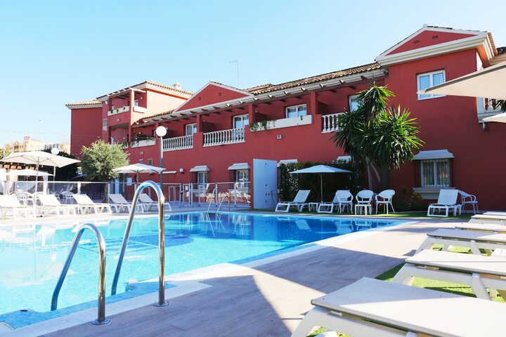 Pool Hotel