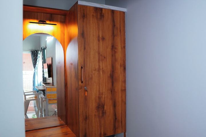 Room 4 of 77