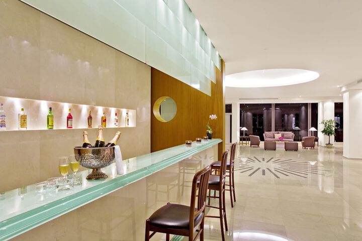Lounge 100 of 123