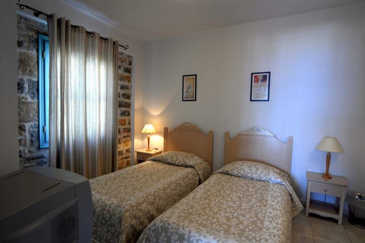 Room 5 of 19