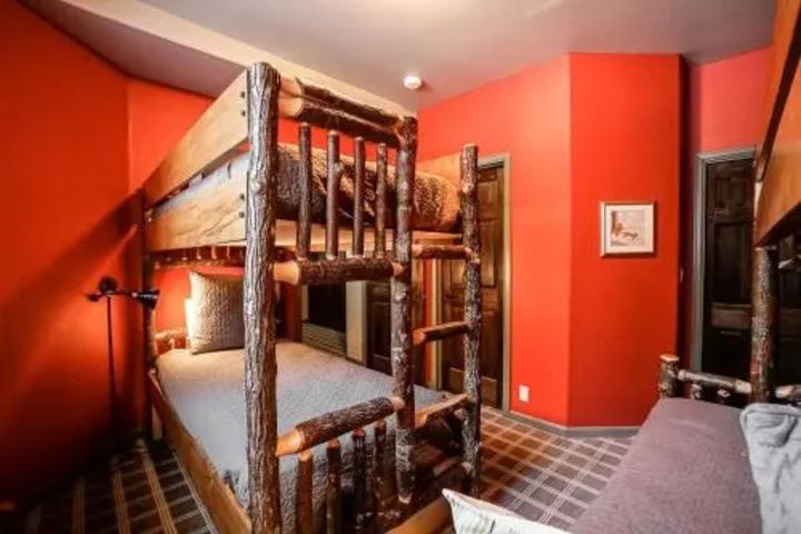 Room 2 of 24