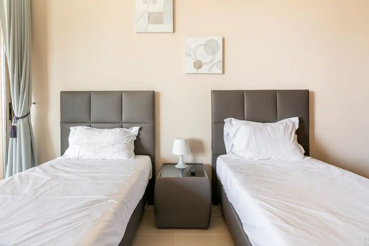 Room 9 of 26