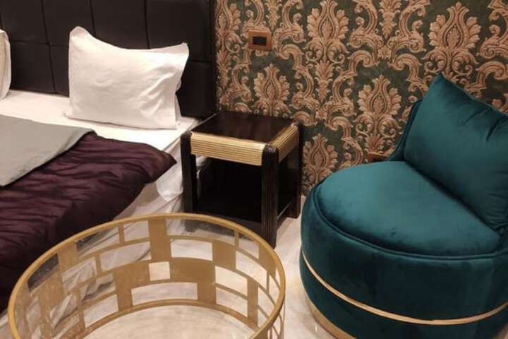 Room 7 of 74