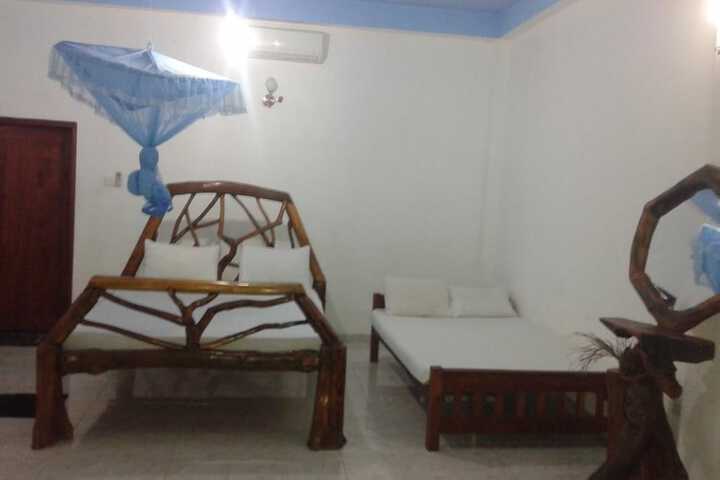 Room 9 of 16