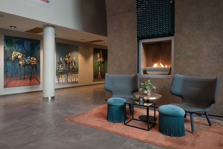 Entrance & Lobby