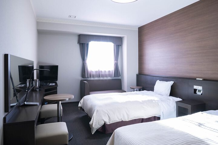 Room 8 of 72