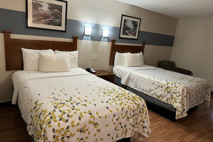 2 Double Beds (3 of 5)