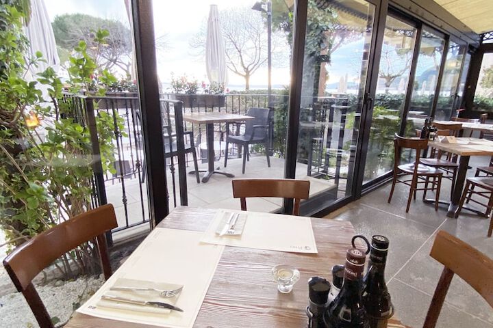 Dining 54 of 63