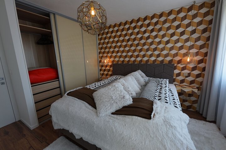Room 10 of 35
