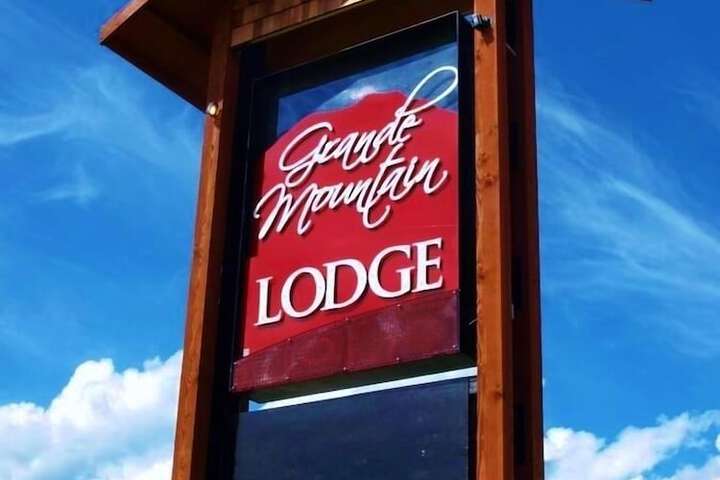 Grande Mountain Lodge in Grande Cache, AB