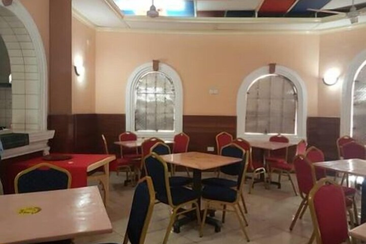 Dining 5 of 6