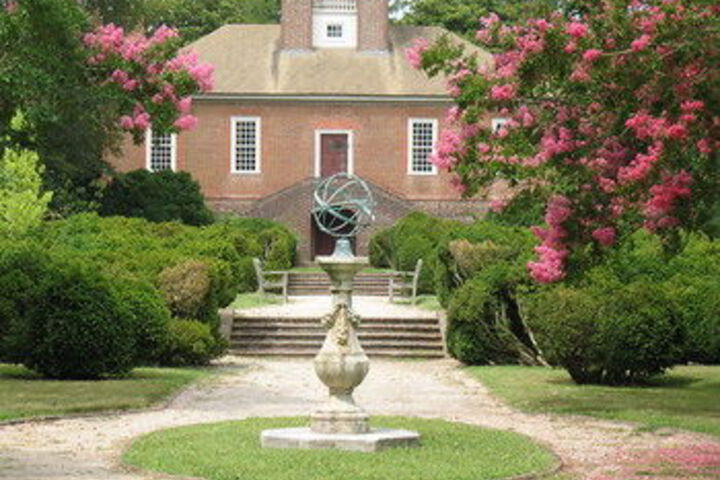 Exterior of Inn at Stratford Hall