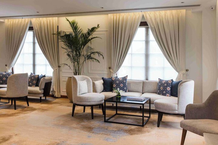Lounge 36 of 61
