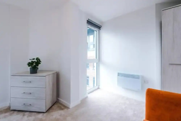 Room 4 of 11