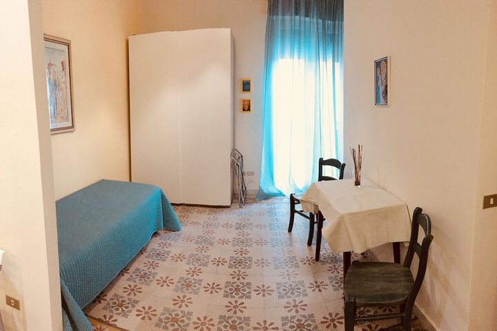 Room 6 of 32