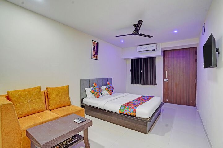 Room 6 of 17