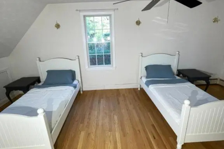 Room 4 of 7