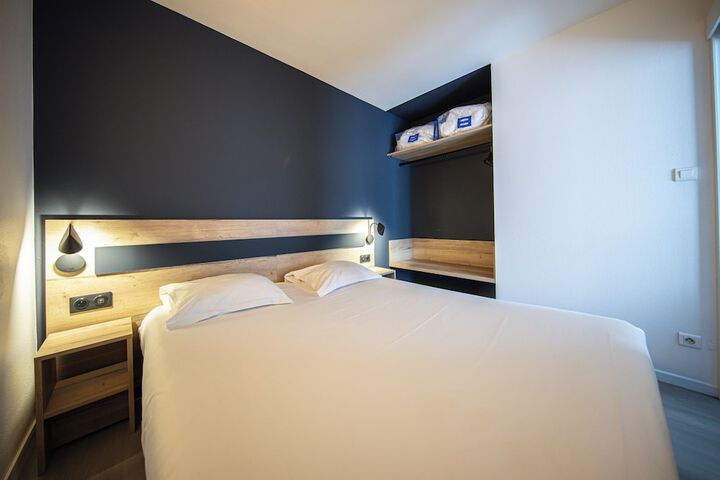 Room 12 of 42