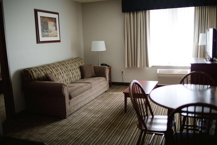 2 Queen Beds Microwave and Refrigerator Work Desk WiFi Full Breakfast (5 of 24)