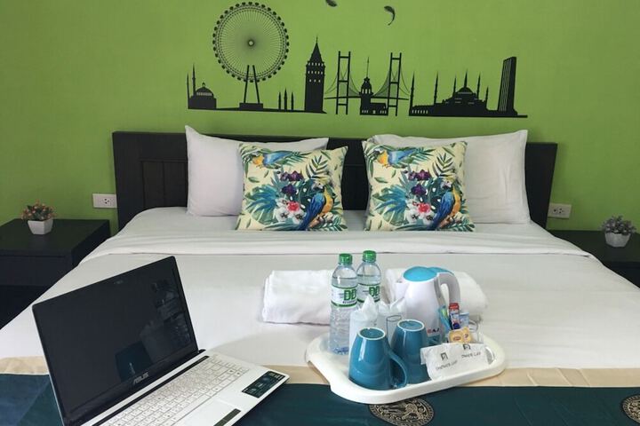 Room 13 of 33