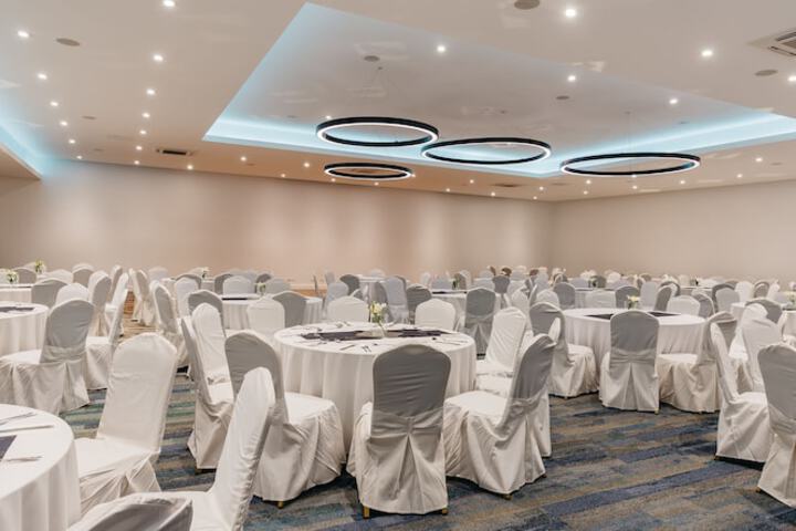 Ballroom/Hall 91 of 124