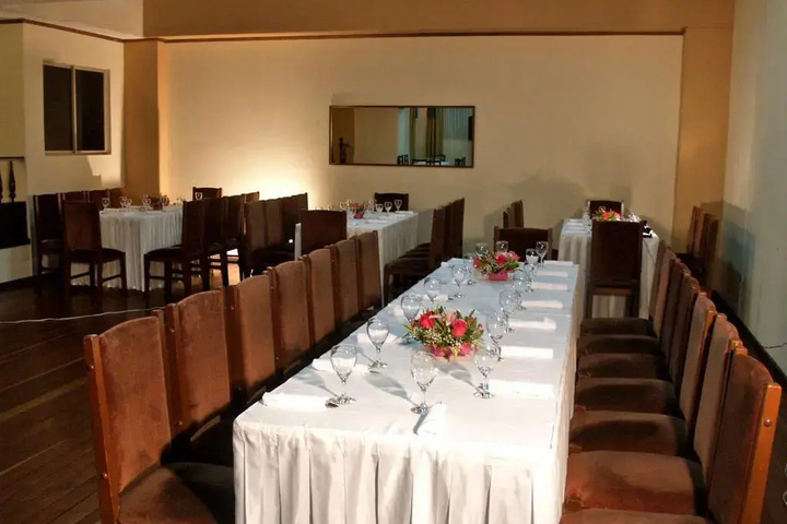 Dining 17 of 19