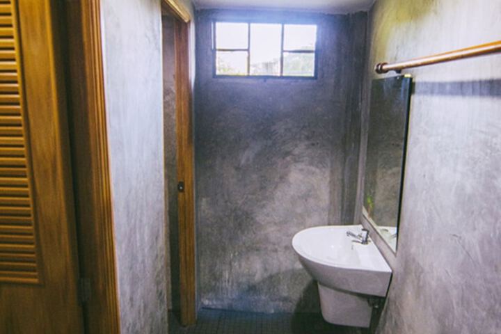 Room 28 of 93