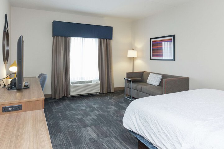1 King Bed Accessible (3 of 27)