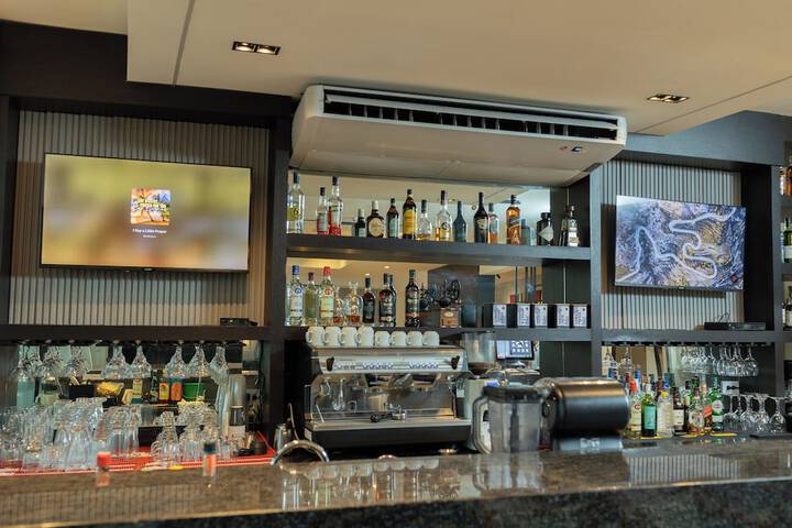 Lounge 125 of 152