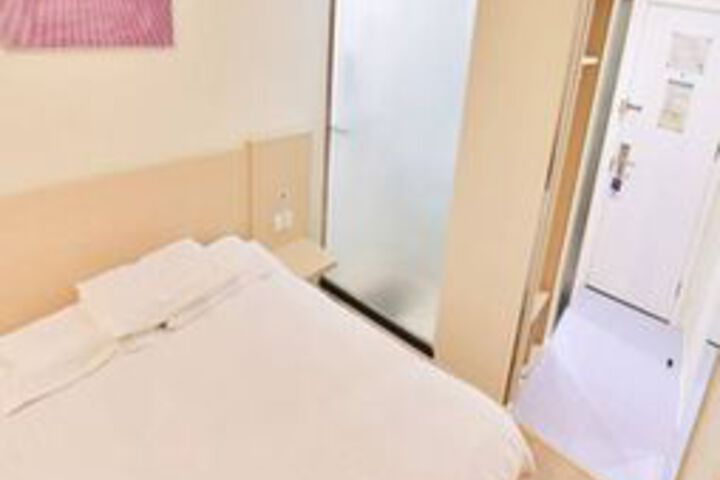 Room 19 of 25