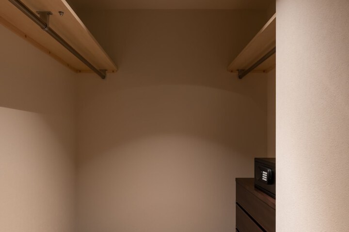 Room 12 of 122