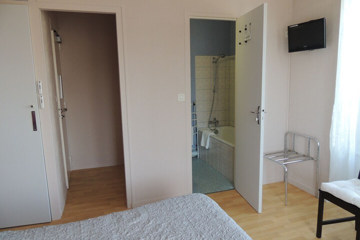 Room 17 of 31