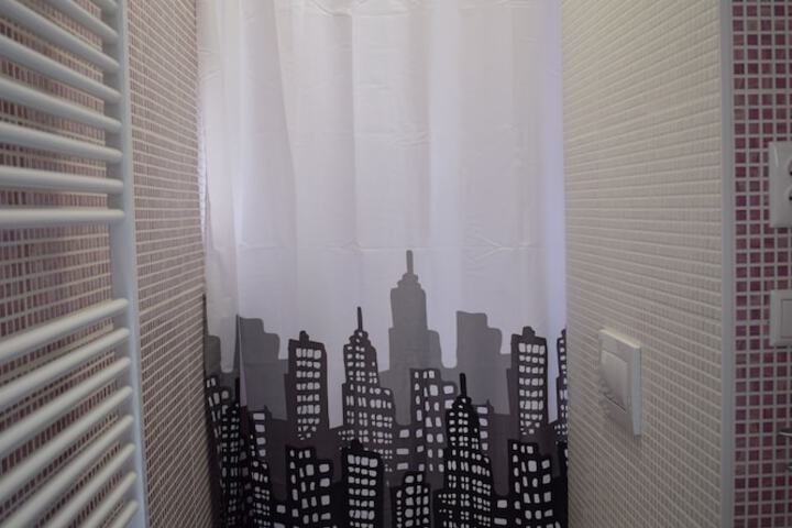Room 21 of 28