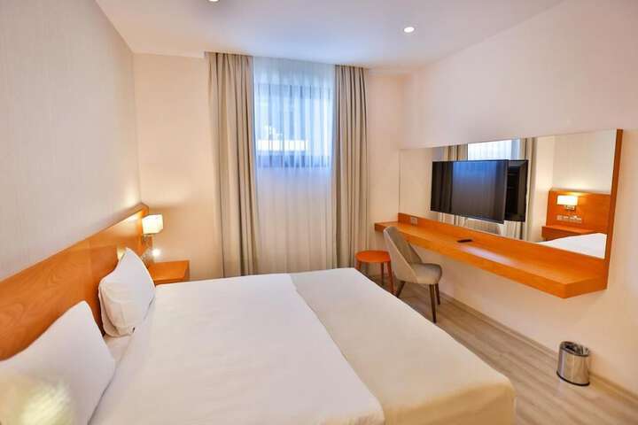 Room 3 of 29