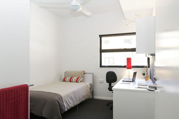 Room 4 of 35