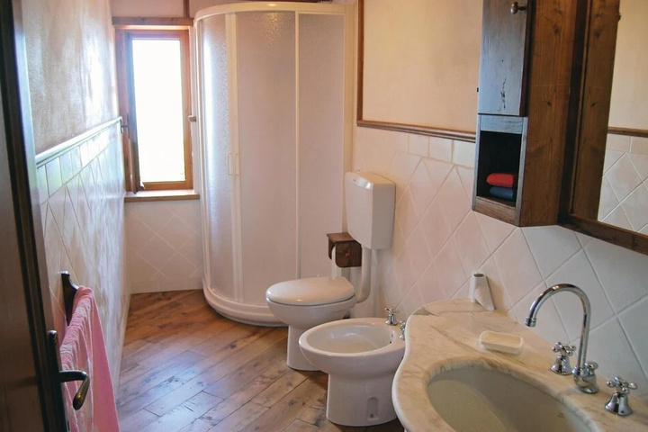 Room 5 of 13