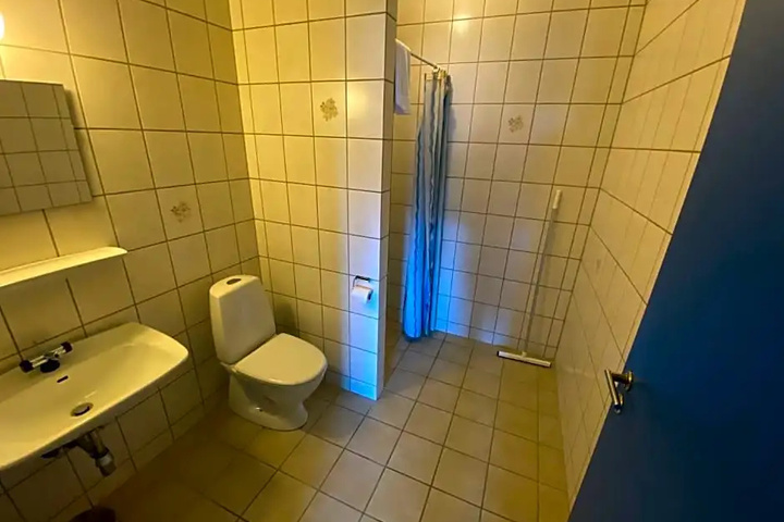 Room 8 of 20