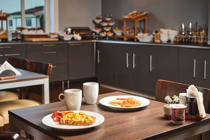 Breakfast/Coffee Service 30 of 38
