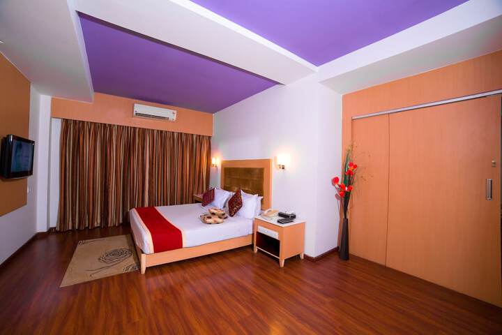 Room 6 of 32