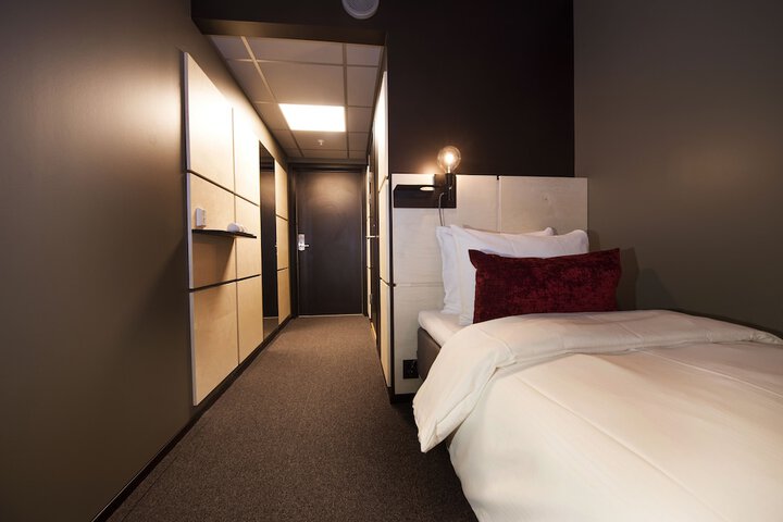 Room 9 of 35