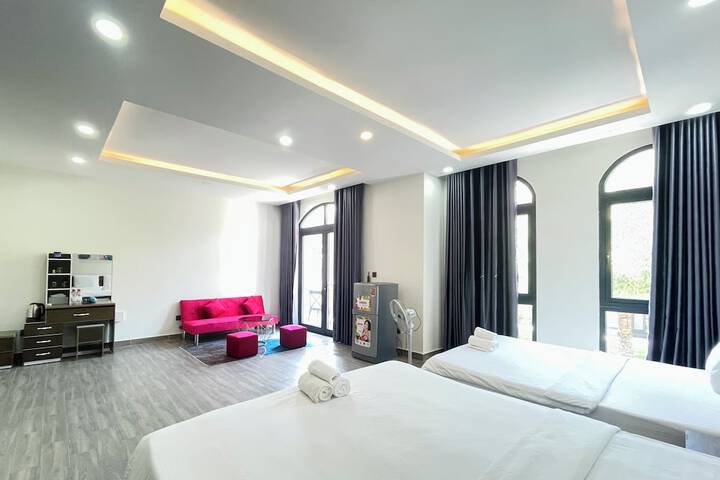 Room 12 of 27