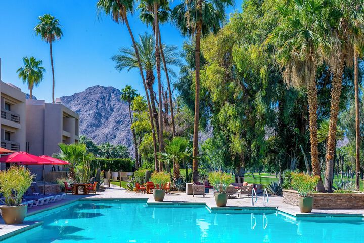 Hotel Pool
