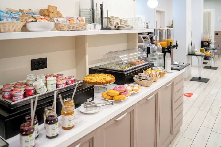 Breakfast/Coffee Service 77 of 120