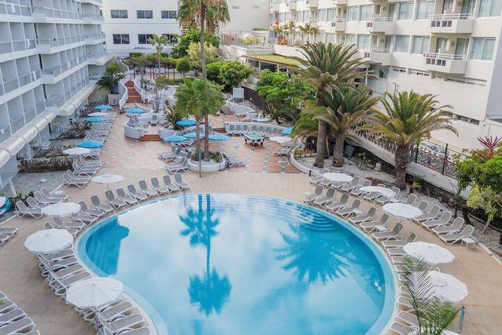 Hotel with Pool