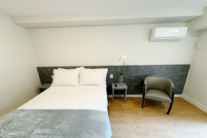 Room 14 of 32