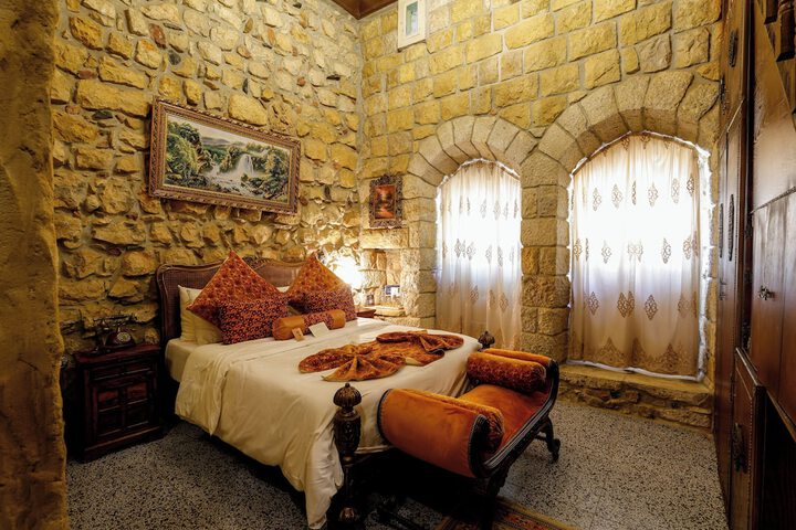 Room 46 of 214