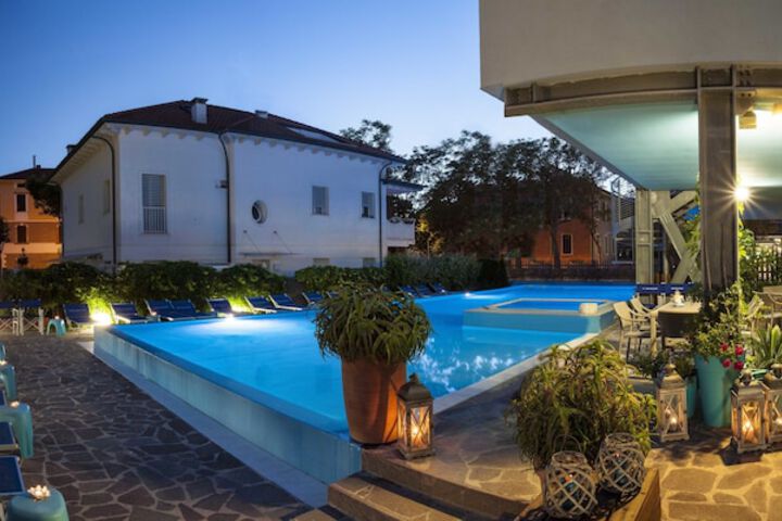 Hotel with Pool